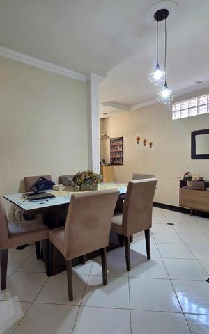 Casa à venda com 150m², 4 quartos e 6 vagas Casa à venda com 150m², 4 quartos e 6 vagasCopa