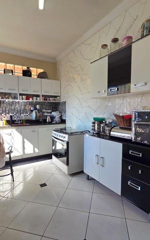 Casa à venda com 150m², 4 quartos e 6 vagas Casa à venda com 150m², 4 quartos e 6 vagasCozinha