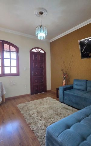 Casa à venda com 150m², 4 quartos e 6 vagas Casa à venda com 150m², 4 quartos e 6 vagasSalas
