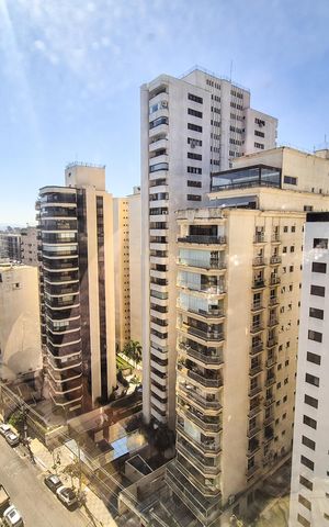 Apartamento à venda com 301m², 4 quartos e 4 vagas Apartamento à venda com 301m², 4 quartos e 4 vagasVistas da Suíte 3