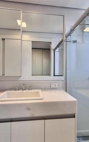 Apartamento à venda com 156m², 4 quartos e 4 vagasBanheiro da suíte 