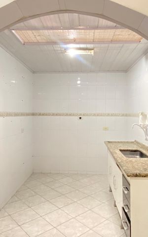 Casa à venda com 116m², 2 quartos e 2 vagas Casa à venda com 116m², 2 quartos e 2 vagasCozinha