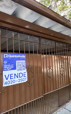 Casa à venda com 116m², 2 quartos e 2 vagas Casa à venda com 116m², 2 quartos e 2 vagasFachada