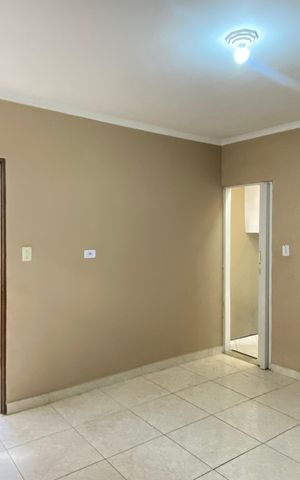Casa à venda com 116m², 2 quartos e 2 vagas Casa à venda com 116m², 2 quartos e 2 vagasSala