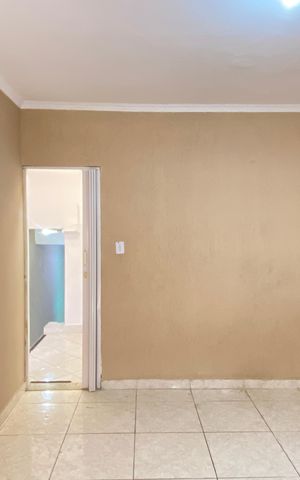 Casa à venda com 116m², 2 quartos e 2 vagas Casa à venda com 116m², 2 quartos e 2 vagasSala