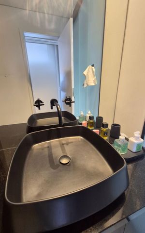 Apartamento à venda com 71m², 1 quarto e 2 vagas Apartamento à venda com 71m², 1 quarto e 2 vagasBanheiro Corredor - Detalhe Pia