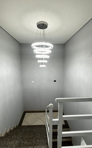 Apartamento à venda com 120m², 2 quartos e 2 vagas Apartamento à venda com 120m², 2 quartos e 2 vagasEscada