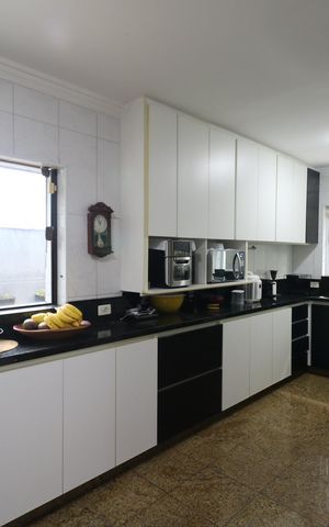 Casa à venda com 448m², 3 quartos e 4 vagas Casa à venda com 448m², 3 quartos e 4 vagasCozinha