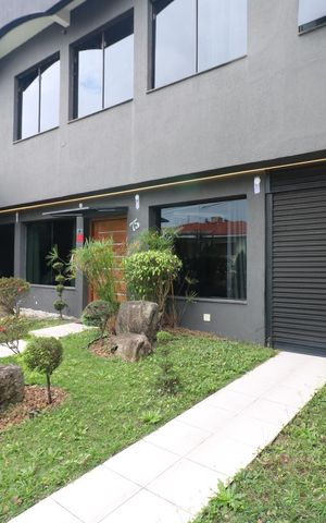 Casa à venda com 448m², 3 quartos e 4 vagas Casa à venda com 448m², 3 quartos e 4 vagasFachada/Jardim