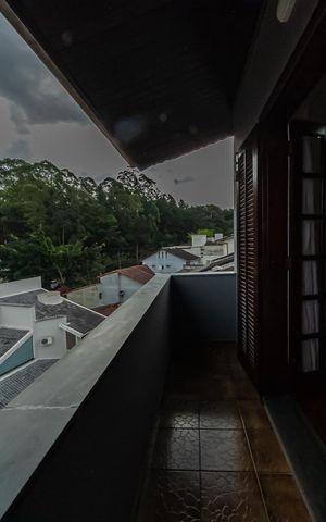 Casa à venda com 361m², 3 quartos e 4 vagas Casa à venda com 361m², 3 quartos e 4 vagasVaranda da Suíte 2