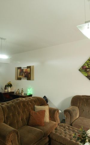 Casa à venda com 148m², 3 quartos e 2 vagas Casa à venda com 148m², 3 quartos e 2 vagasSala
