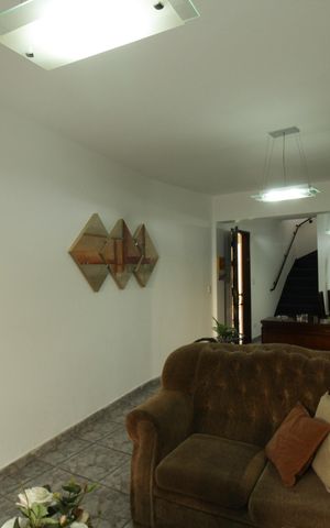 Casa à venda com 148m², 3 quartos e 2 vagas Casa à venda com 148m², 3 quartos e 2 vagasSala