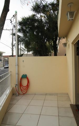 Casa à venda com 148m², 3 quartos e 2 vagas Casa à venda com 148m², 3 quartos e 2 vagasVaranda