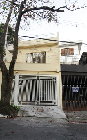Casa à venda com 148m², 3 quartos e 2 vagas Casa à venda com 148m², 3 quartos e 2 vagasFachada