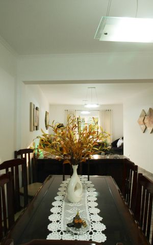 Casa à venda com 148m², 3 quartos e 2 vagas Casa à venda com 148m², 3 quartos e 2 vagasSala