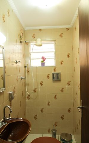 Casa à venda com 148m², 3 quartos e 2 vagas Casa à venda com 148m², 3 quartos e 2 vagasBanheiro