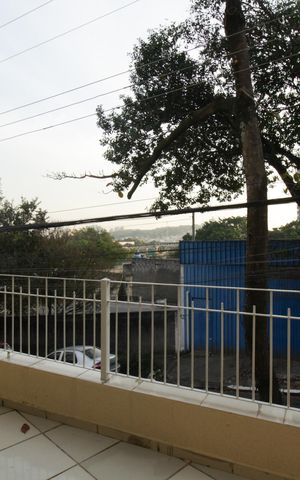 Casa à venda com 148m², 3 quartos e 2 vagas Casa à venda com 148m², 3 quartos e 2 vagasVaranda