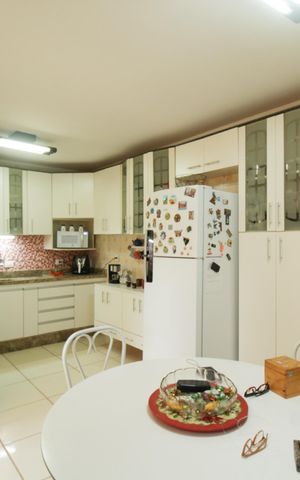 Casa à venda com 148m², 3 quartos e 2 vagas Casa à venda com 148m², 3 quartos e 2 vagasCozinha
