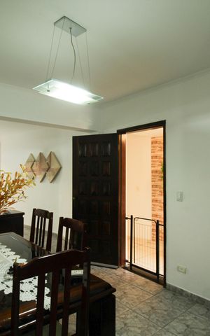 Casa à venda com 148m², 3 quartos e 2 vagas Casa à venda com 148m², 3 quartos e 2 vagasSala
