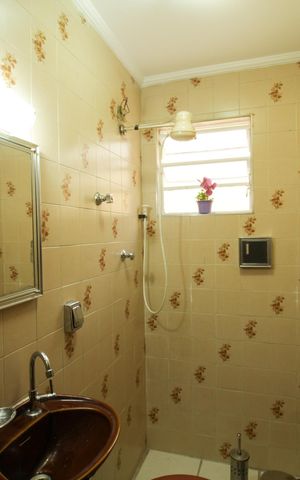 Casa à venda com 148m², 3 quartos e 2 vagas Casa à venda com 148m², 3 quartos e 2 vagasBanheiro