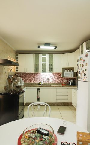 Casa à venda com 148m², 3 quartos e 2 vagas Casa à venda com 148m², 3 quartos e 2 vagasCozinha