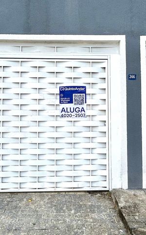 Apartamento para alugar com 55m², 2 quartos e sem vaga Apartamento para alugar com 55m², 2 quartos e sem vagaPlaca instalada na fachada do imóvel