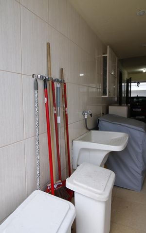 Casa de condomínio à venda com 305m², 4 quartos e 2 vagasÁrea de Serviço