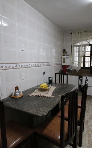 Casa de condomínio à venda com 305m², 4 quartos e 2 vagasCozinha