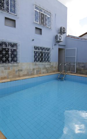 Casa de condomínio à venda com 305m², 4 quartos e 2 vagasQuintal