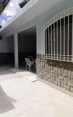 Casa de condomínio à venda com 305m², 4 quartos e 2 vagasQuintal