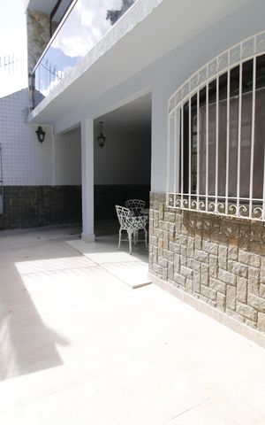 Casa de condomínio à venda com 305m², 4 quartos e 2 vagasQuintal