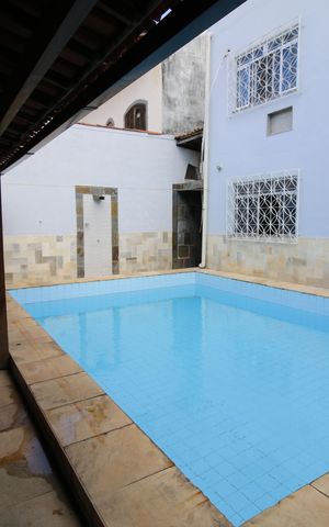 Casa de condomínio à venda com 305m², 4 quartos e 2 vagasQuintal