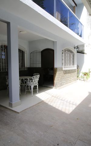 Casa de condomínio à venda com 305m², 4 quartos e 2 vagasQuintal