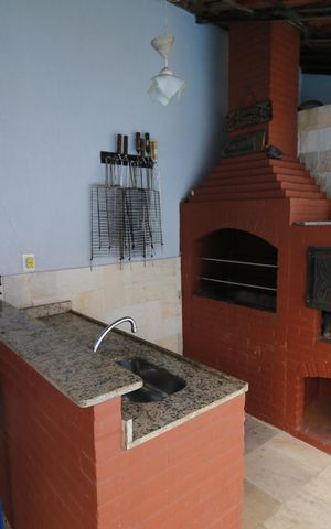 Casa de condomínio à venda com 305m², 4 quartos e 2 vagasQuintal