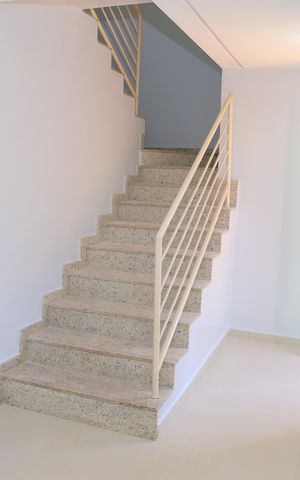 Casa de condomínio para alugar com 79m², 3 quartos e 1 vagaSala/detalhe da escada