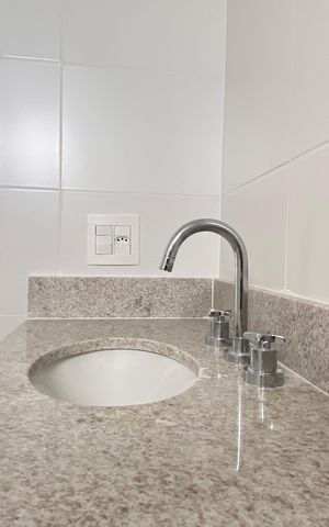 Apartamento à venda com 78m², 2 quartos e 2 vagas Apartamento à venda com 78m², 2 quartos e 2 vagasBanheiro da Suíte 1