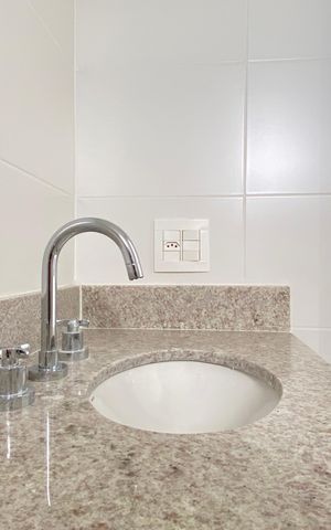 Apartamento à venda com 78m², 2 quartos e 2 vagas Apartamento à venda com 78m², 2 quartos e 2 vagasBanheiro da Suíte 1