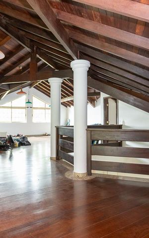 Casa de condomínio à venda com 435m², 4 quartos e 7 vagas Casa de condomínio à venda com 435m², 4 quartos e 7 vagasÁrea comum