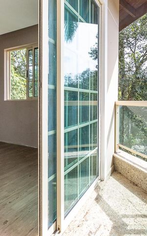 Casa de condomínio à venda com 435m², 4 quartos e 7 vagas Casa de condomínio à venda com 435m², 4 quartos e 7 vagasSacada