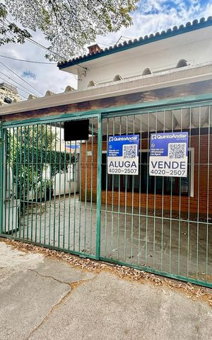 Casa para alugar com 239m², 3 quartos e 3 vagasFachada 