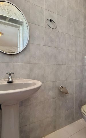 Casa para alugar com 239m², 3 quartos e 3 vagasBanheiro Suíte 