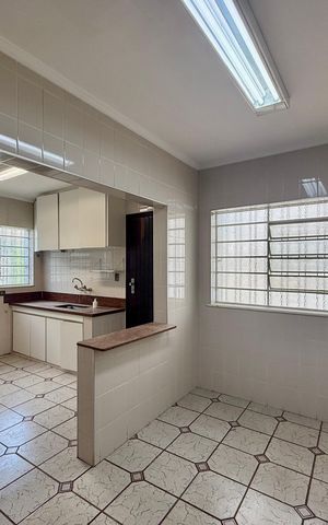 Casa para alugar com 239m², 3 quartos e 3 vagasCopa