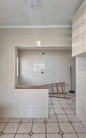 Casa para alugar com 239m², 3 quartos e 3 vagasCozinha 
