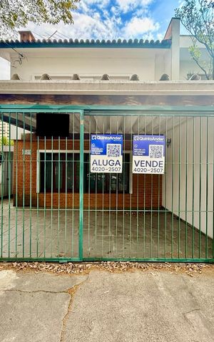 Casa para alugar com 239m², 3 quartos e 3 vagasFachada 
