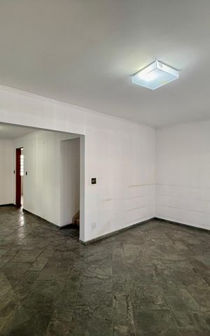 Casa para alugar com 239m², 3 quartos e 3 vagasSala