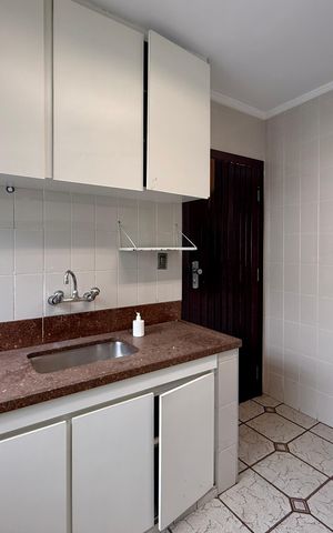 Casa para alugar com 239m², 3 quartos e 3 vagasCozinha 
