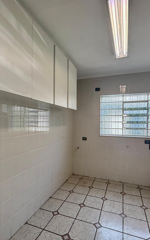 Casa para alugar com 239m², 3 quartos e 3 vagasCozinha 