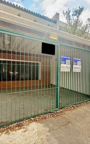Casa para alugar com 239m², 3 quartos e 3 vagasFachada 