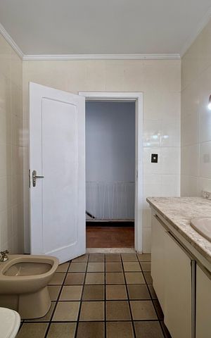 Casa para alugar com 239m², 3 quartos e 3 vagasBanheiro Social