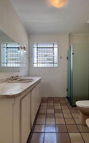 Casa para alugar com 239m², 3 quartos e 3 vagasBanheiro Social